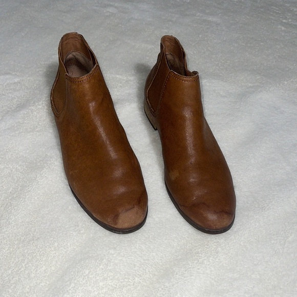 Frye Misty Chelsea Boot 9 - Picture 2 of 13